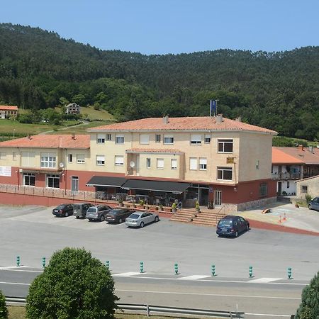 Hostal Baviera Pesués Buitenkant foto