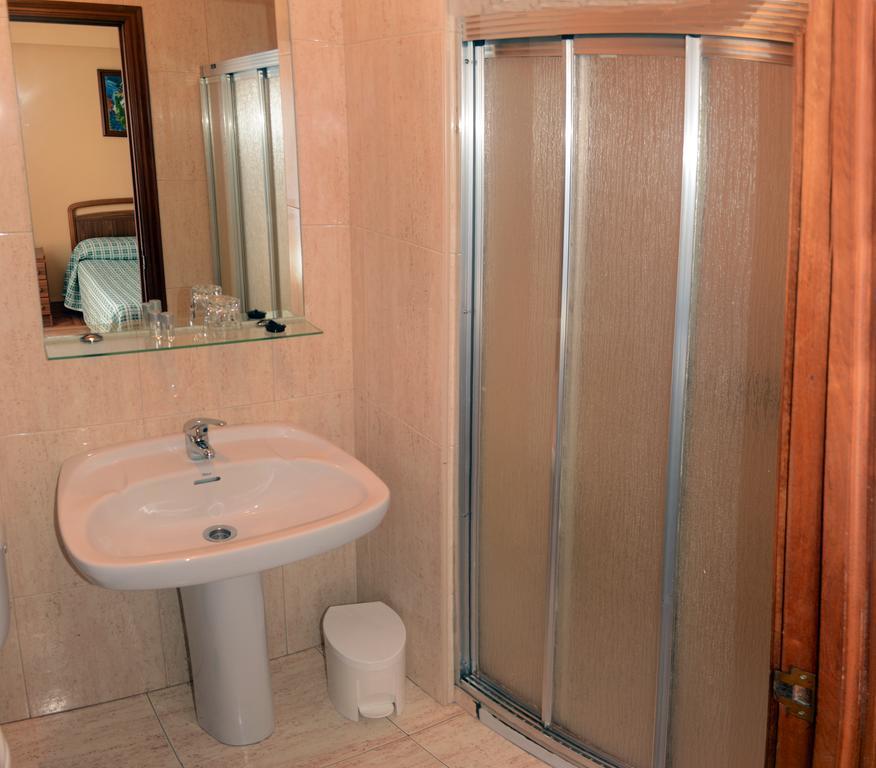 Hostal Baviera Pesués Buitenkant foto
