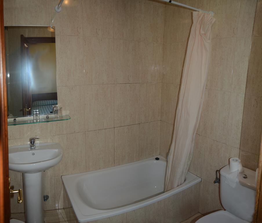 Hostal Baviera Pesués Buitenkant foto