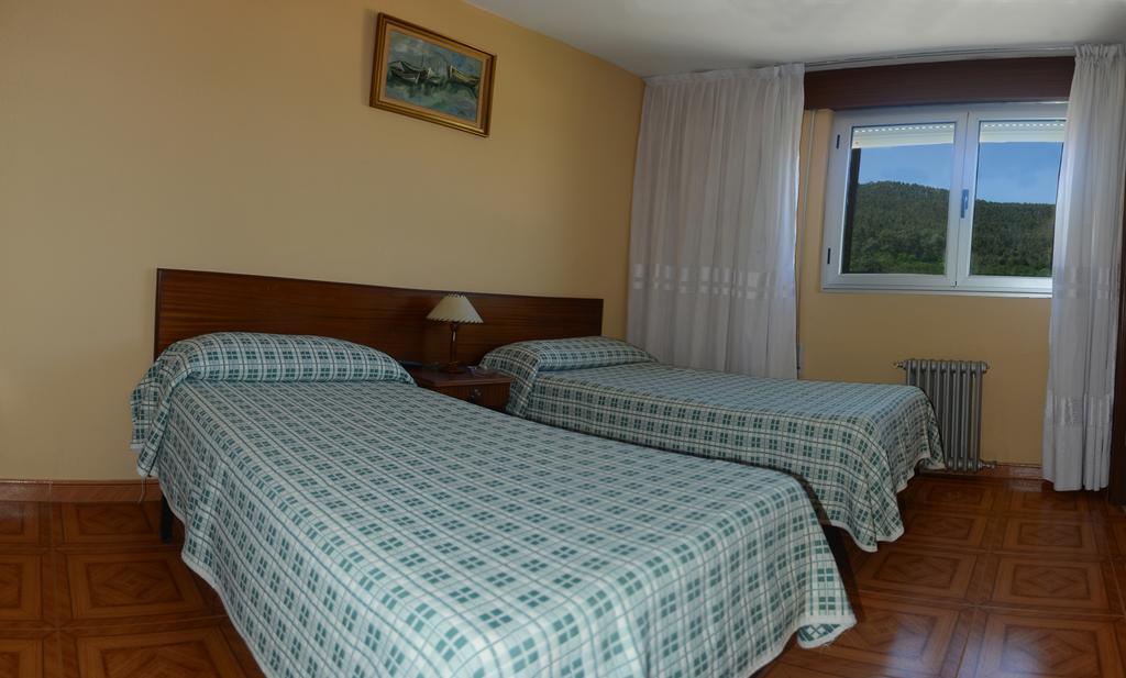 Hostal Baviera Pesués Buitenkant foto