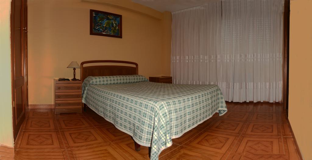 Hostal Baviera Pesués Buitenkant foto
